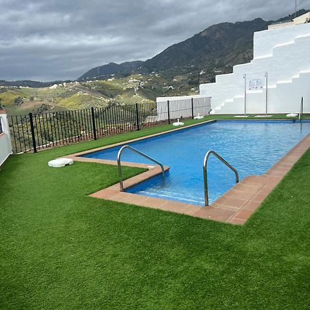 Atico Con Increibles Vistas A Las Montanas Y Mar Frigiliana Exterior photo
